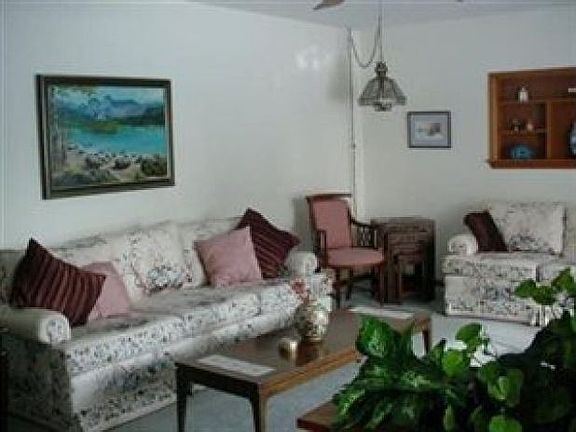4th image of 410 Stafford Dr
