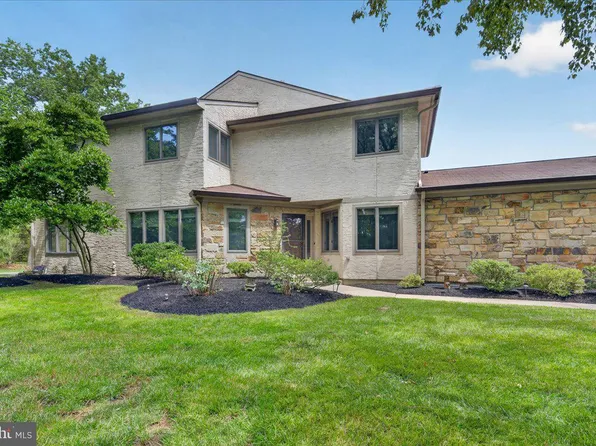 81 Woodmont Dr, Lawrence Township, NJ 08648