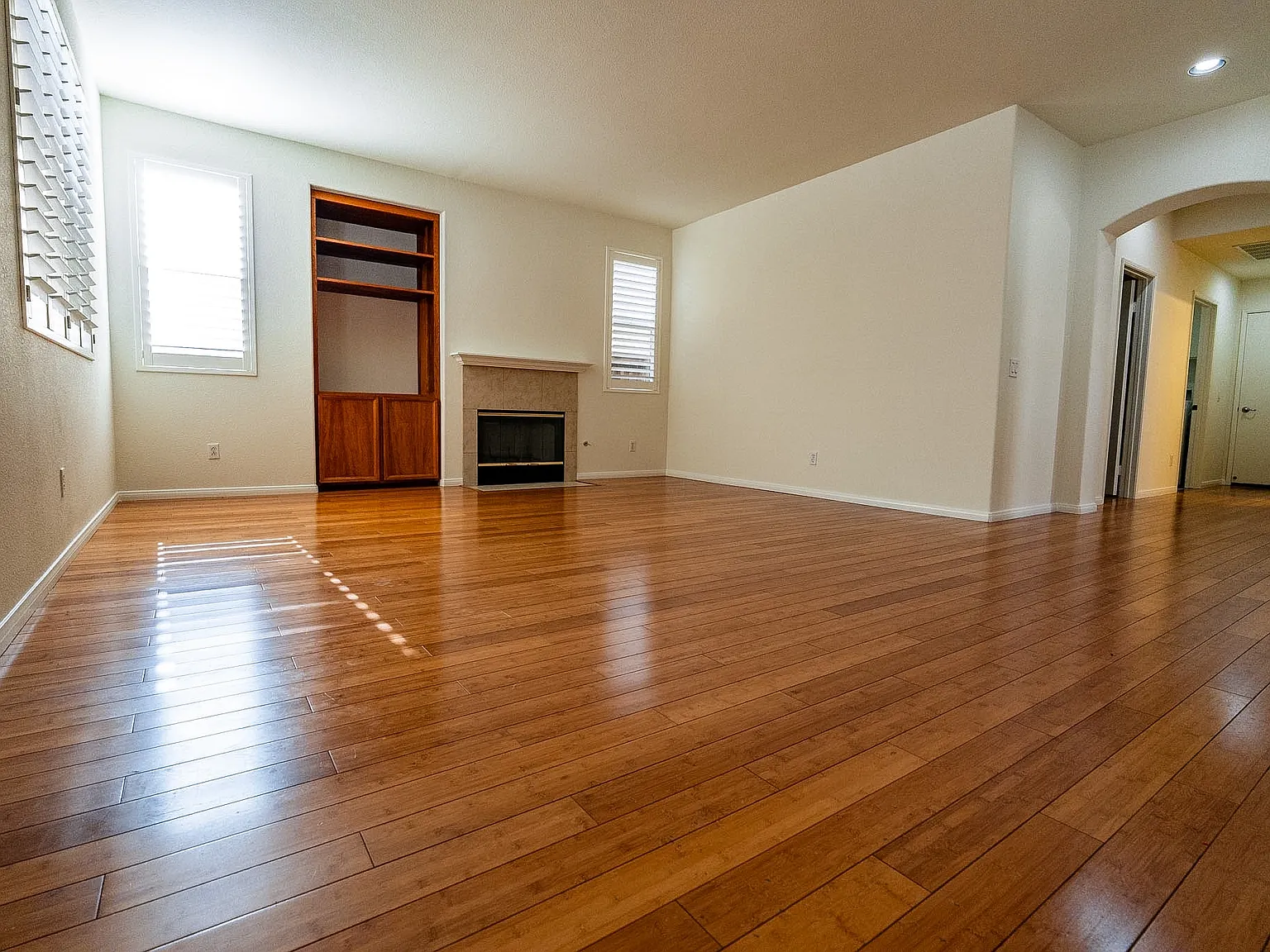 4 bed, 2950 sqft, $5,999 — Photo 4