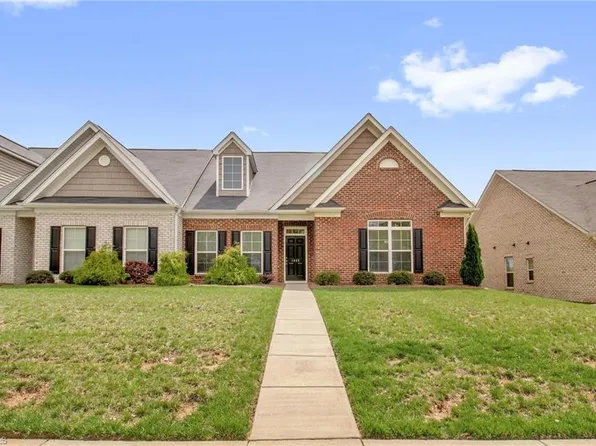 1442 Crestlawn Trl, Pfafftown, NC 27040