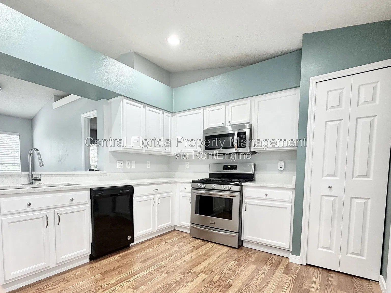 3 bed, 2.0 bath, 1108 sqft, $2,199 — Photo 3