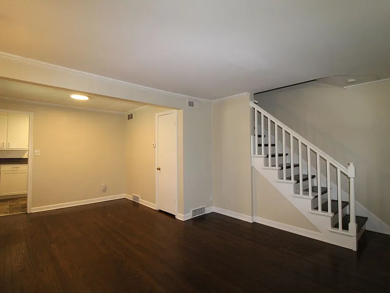 300 E 26th Ave — Photo 2