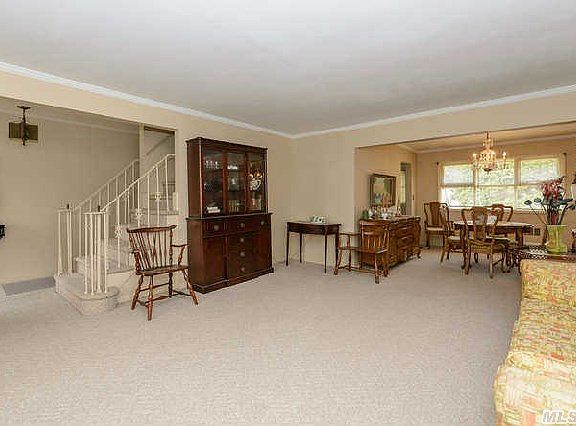 3rd image of 55 Woodoak Dr