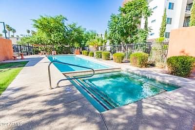 5th image of 1005 E 8th St Unit 1005