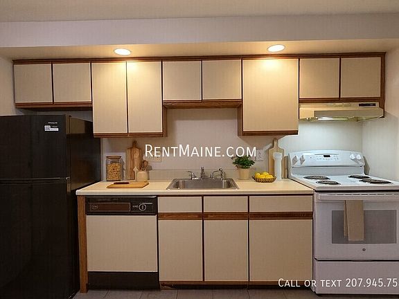 3rd image of 20 Tall Pines Dr APT 16