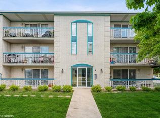 1263 Chalet Rd APT 203, Naperville, IL 60563