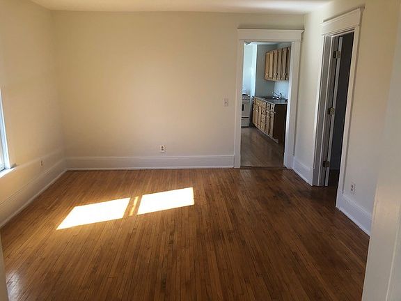 4th image of 2910 Randolph St NE