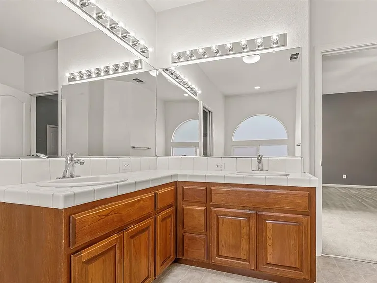 2921 Garzellis Way — Photo 34