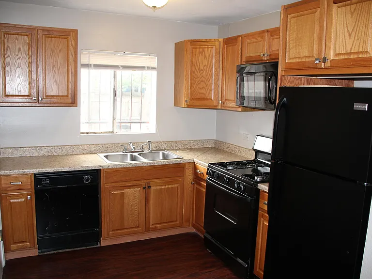 3720 N Fillmore St — Photo 6