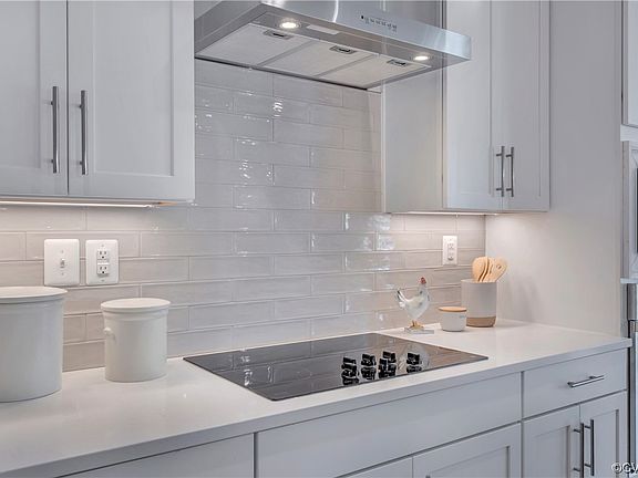 4th image of 613 Brookwood Glen Terrace Gln