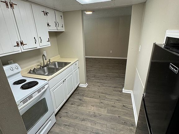 3rd image of 300 N Jefferson St #5