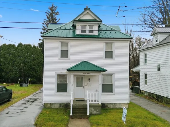 43 Elm St, Dolgeville, NY 13329