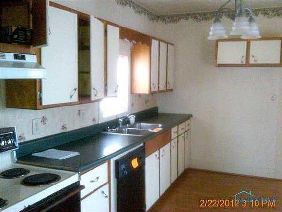 5th image of 235 Coldwater St