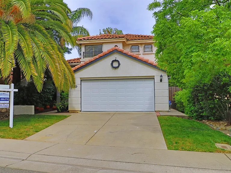 4946 Felicia Way — Photo 1