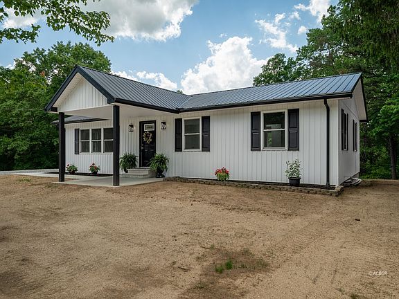 3rd image of 3638 Cherry Ridge Rd
