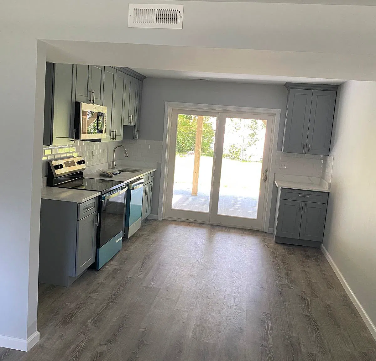 2 bed, 1050 sqft, $2,200 — Photo 3