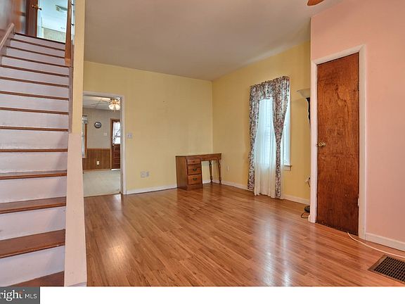 3rd image of 105 N Berne St