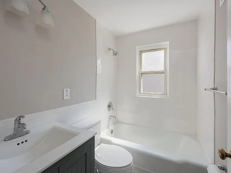 1113 Pembroke Dr — Photo 6
