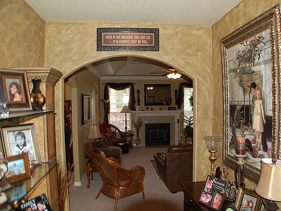 4th image of 581 Sorrento Dr