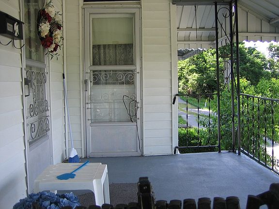 4th image of 104 E 6th St