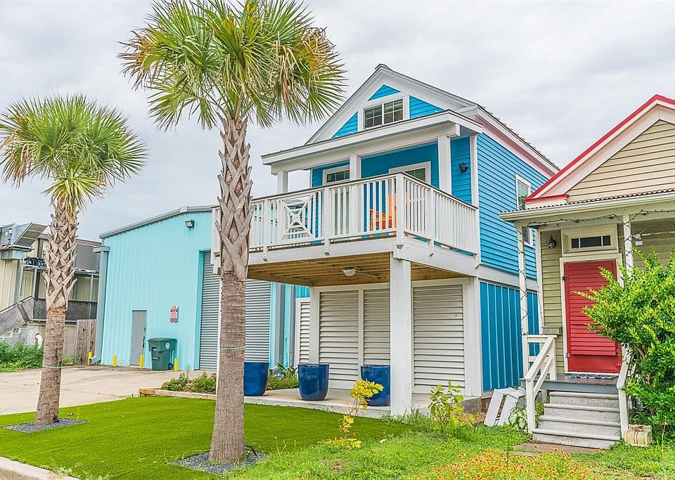 Beautiful home close to downtown and blocks from the beach