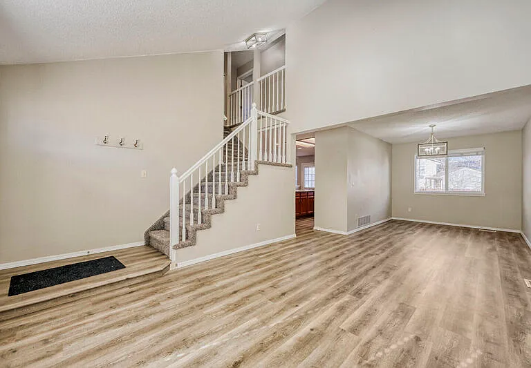 8420 Ilex Dr — Photo 2