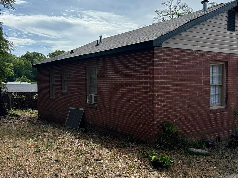 3931 Dexter Dr — Photo 6
