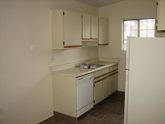 3rd image of 1245 Oxford Manor Ct APT 3