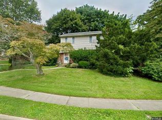 6 E Park Court, Old Bethpage, NY 11804