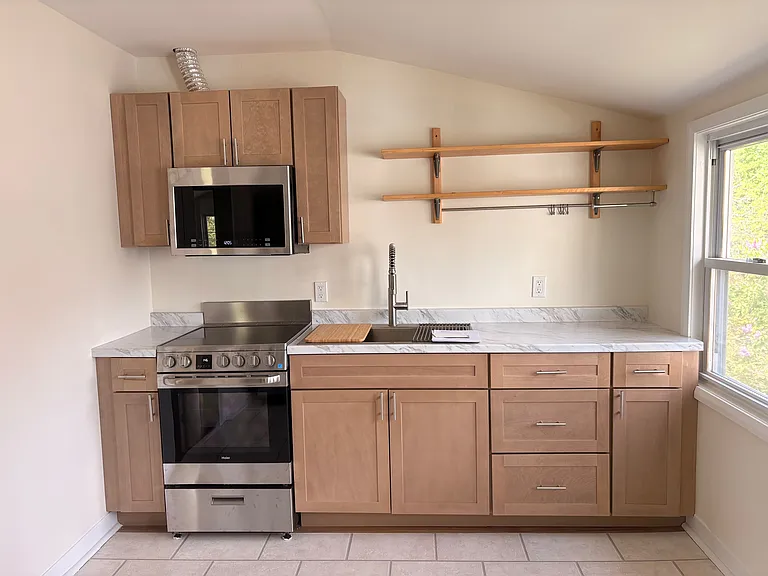 1572 Whitney Ave #2 — Photo 10