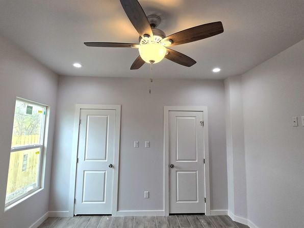 laredo-texas-447524060 picture