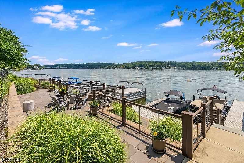 1st image of 103 Mariners Pointe