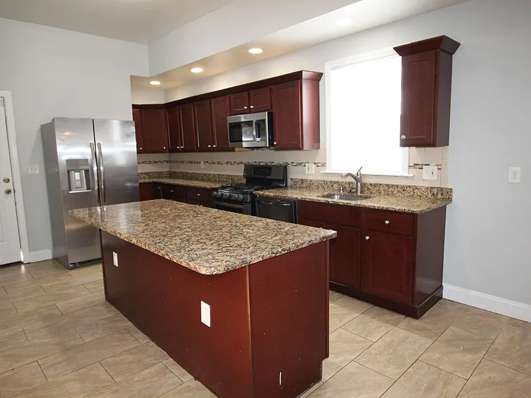 83 Devon St #1 — Photo 1