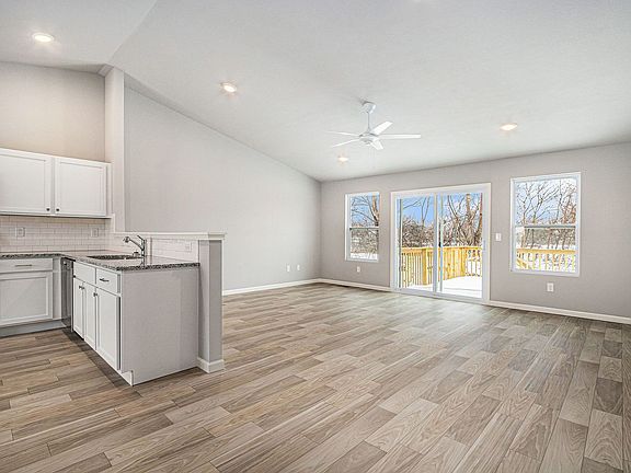 4th image of 2381 Richardson Ct