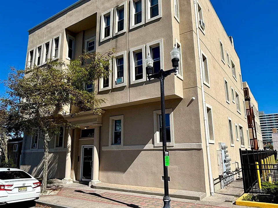 33 S North Carolina Ave #304