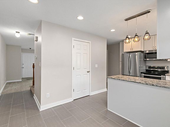 2nd image of 124 Holiday Cir #6
