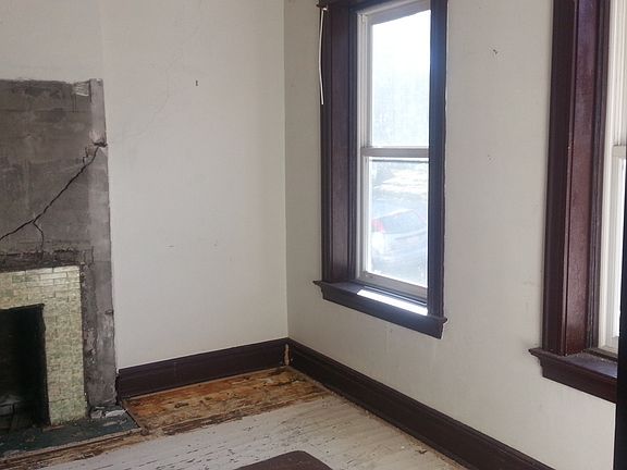 3rd image of 2820 Oregon Ave