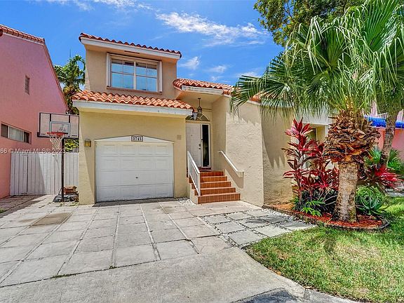 3rd image of 3745 Amalfi Dr