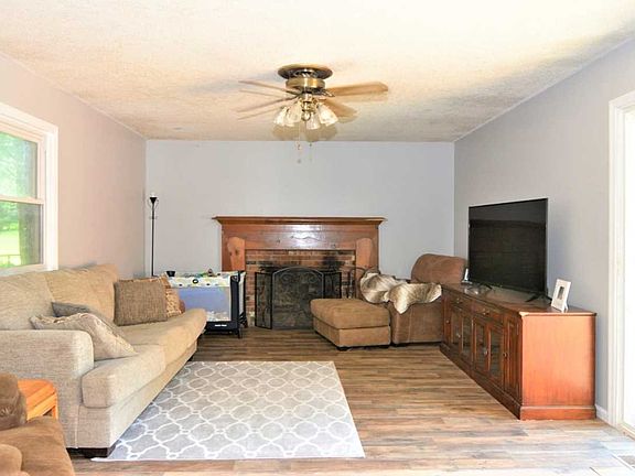 5th image of 7699 Tanglewood Dr