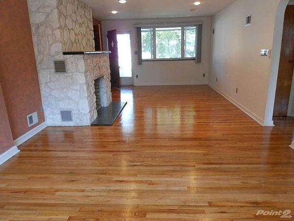 Open Floor Plan - all new Hardwood Flooring