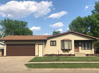 1527 2nd St SE, Minot, ND 58701
