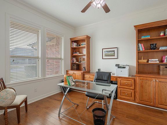 4th image of 5303 Riviera Ct