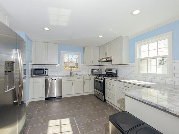 4th image of 212 Wilson Ave