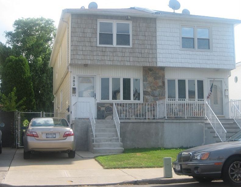 1 FAMILY SEMI W/BASEMENT