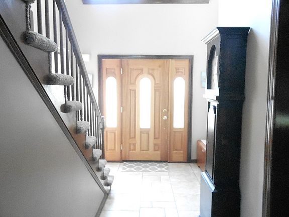 2nd image of 9020 Hunters Pointe Dr