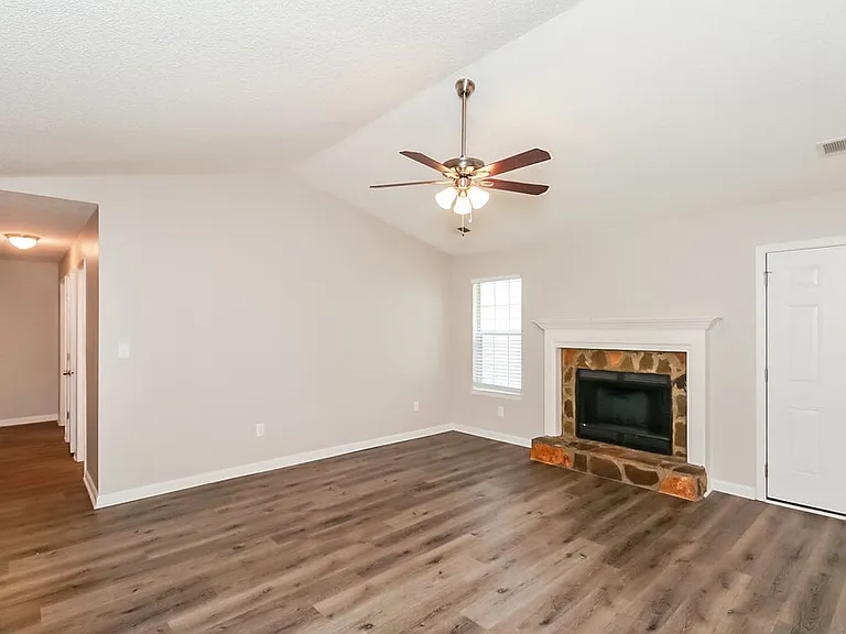 1573 Glynn Ct — Photo 4
