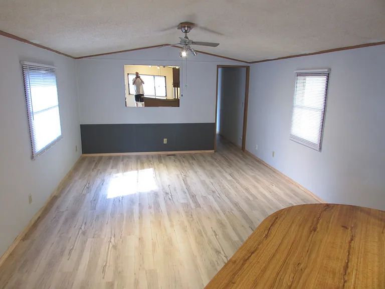 99 Riverside Ter — Photo 4