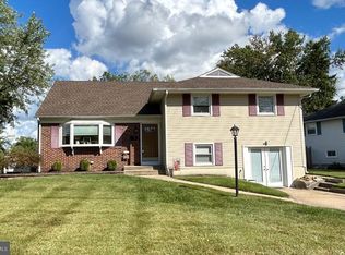 1 Rose Ln, Burlington, NJ 08016