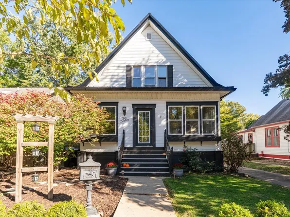 212 Leland St, Bloomington, IL 61701