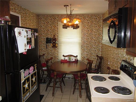 4th image of 253 Edward St